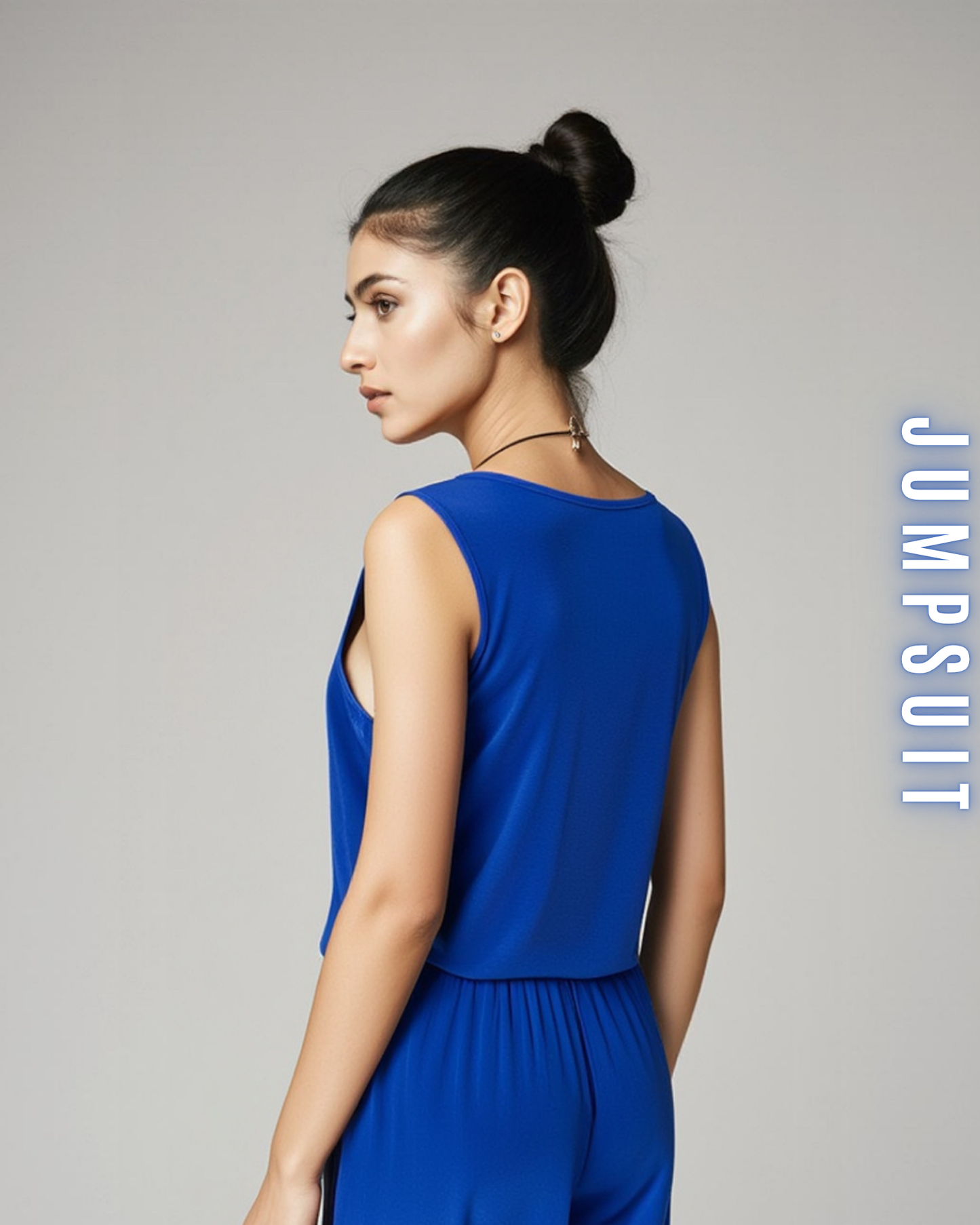 Jumpsuit mit Wasserfallausschnitt und Gürtel