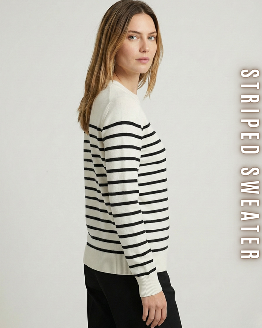 Seitenansicht des gestreiften Damenpullovers mit Fokus auf die Passform am Arm.