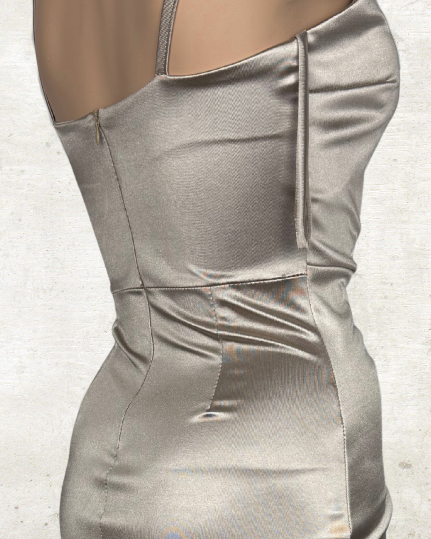 Satin-Maxikleid – Ärmellos & Tailliert