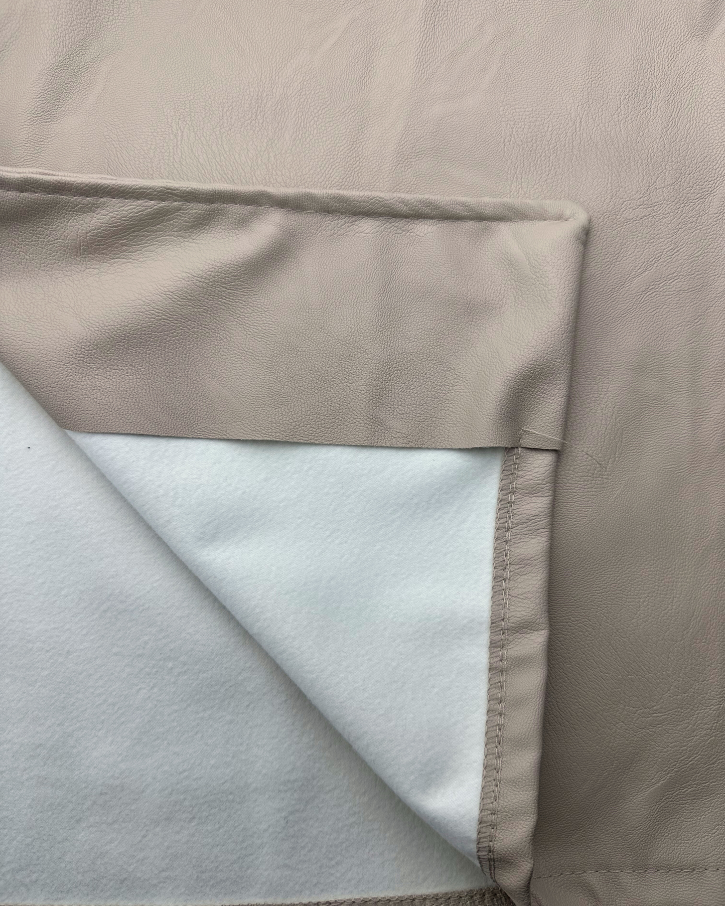 Eleganter Mantel in Leder-Optik mit Bindegürtel