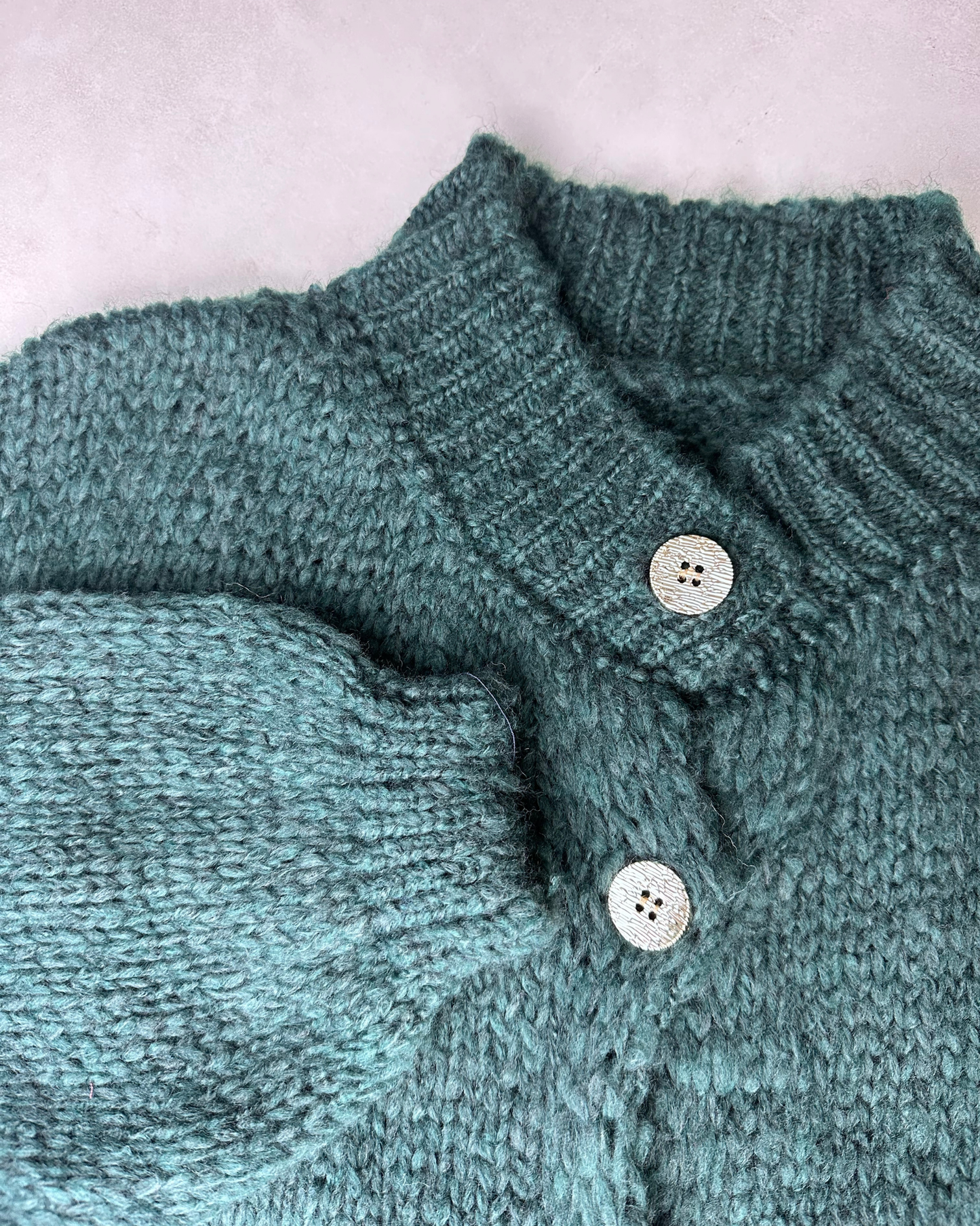 Strickjacke mit Glanzknöpfe