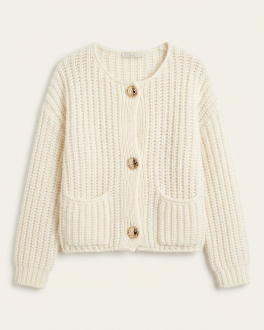 Cremefarbener Cardigan mit drei Knöpfen und zwei Taschen – Produktansicht ohne Model