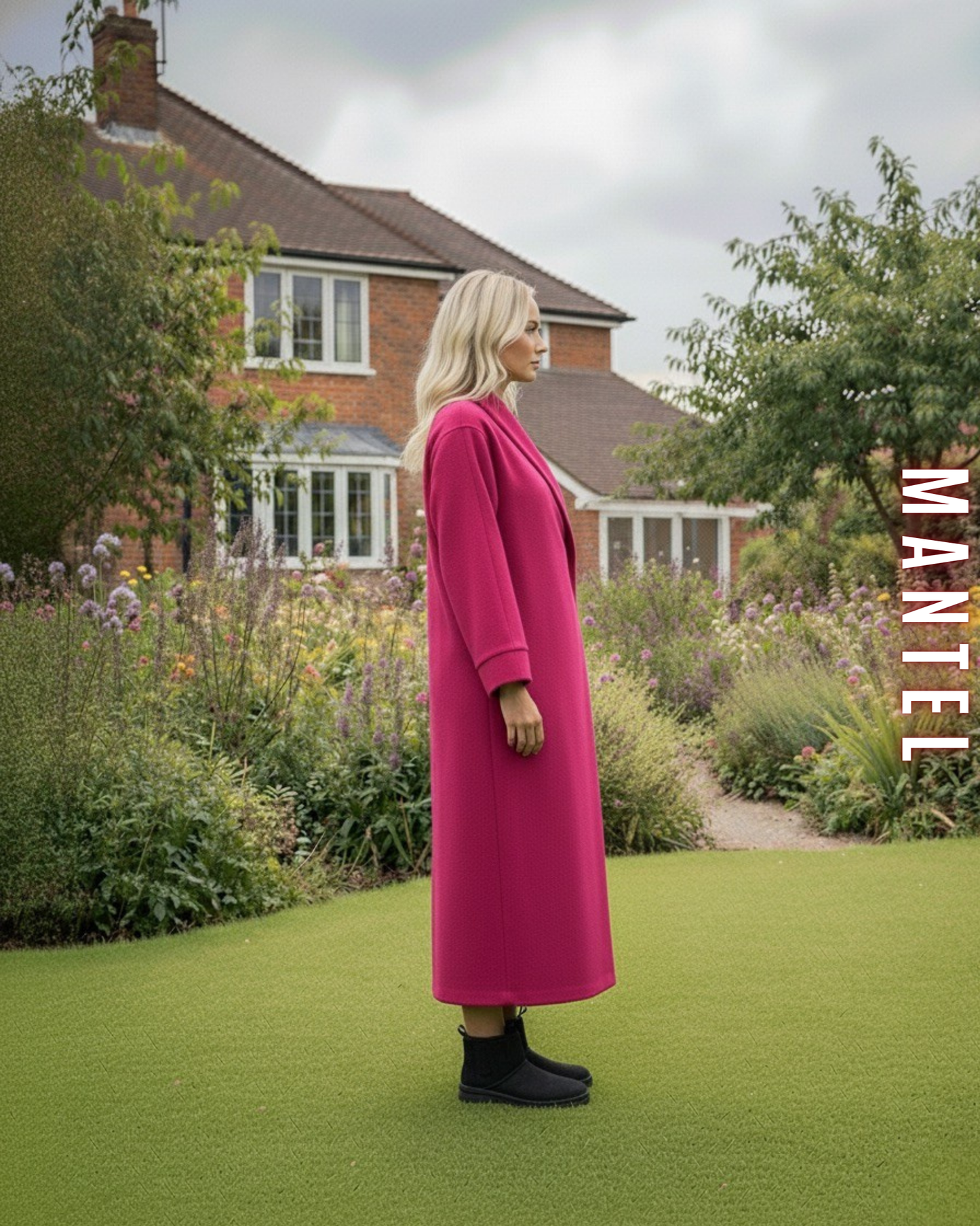 Seitenansicht des langen pinken Wollmantels im Oversize-Schnitt