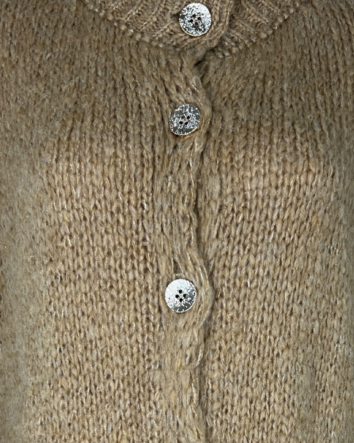 Strickjacke mit Glanzknöpfe