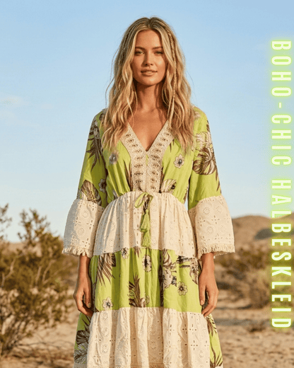Vorderansicht des grünen Boho-Sommerkleid mit V-Ausschnitt und Häkelspitze im Wüsten-Look.
