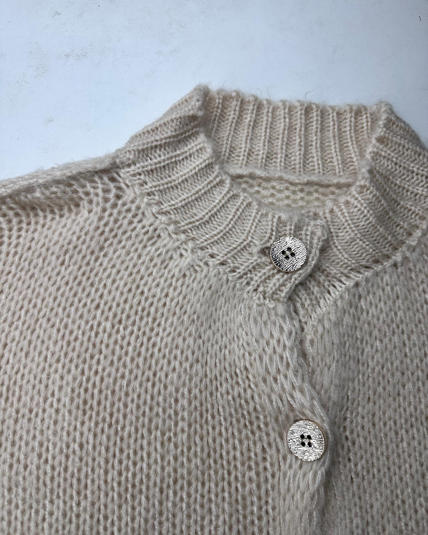 Strickjacke mit Glanzknöpfe