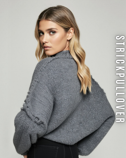 Rückansicht einer Frau, die einen grauen Strickpullover trägt, der eine lockere Passform hat.