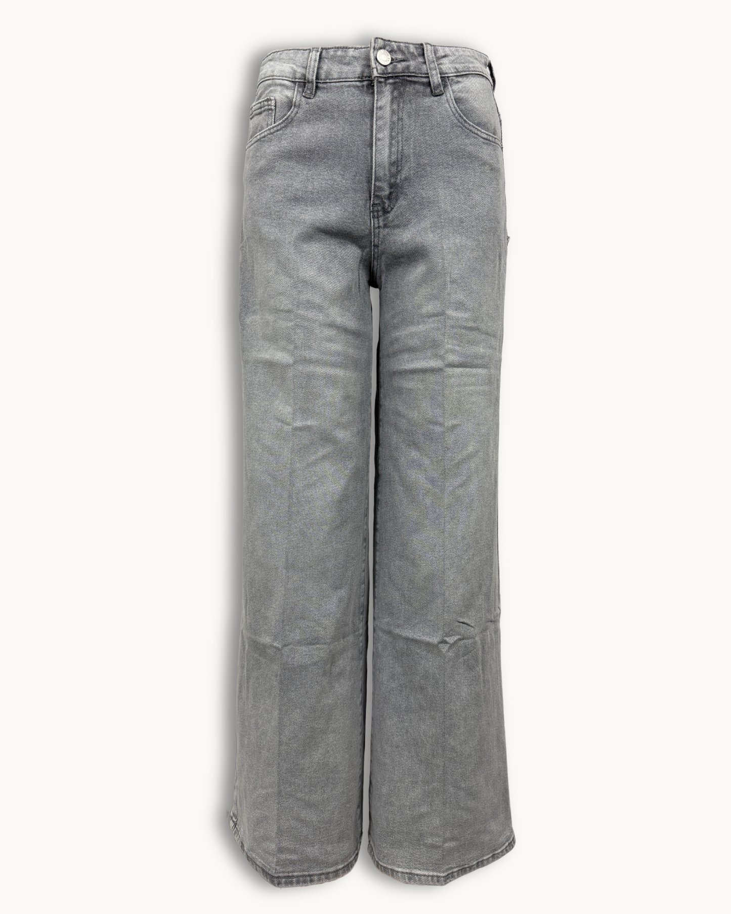 Freigestellte Frontansicht der grauen Wide-Leg Jeans mit sichtbarer Bügelfalte.