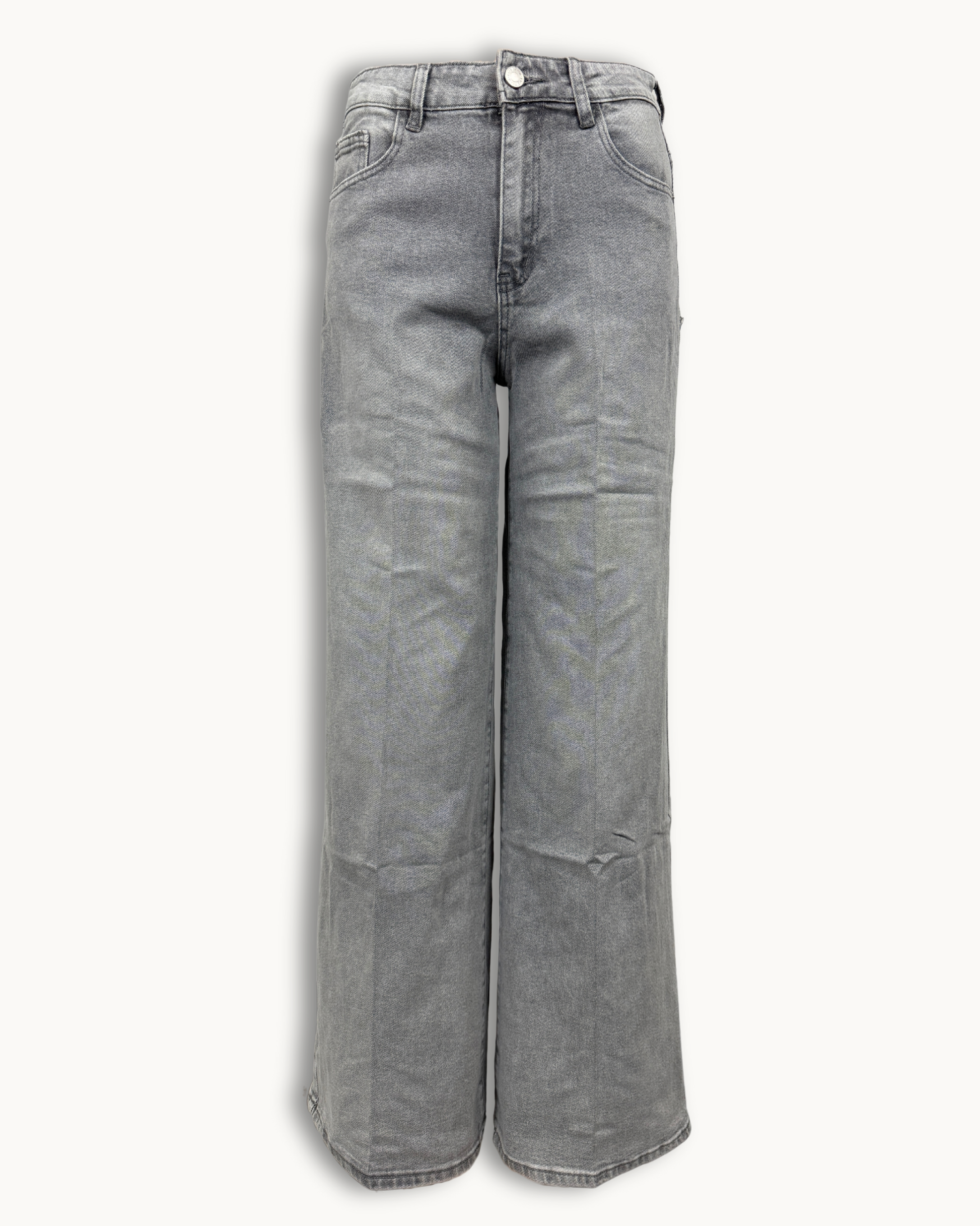 Freigestellte Frontansicht der grauen Wide-Leg Jeans mit sichtbarer Bügelfalte.