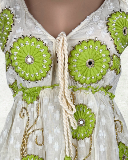 Boho-Maxi-Kleid mit Perlen und Spiegel| Weiß-Grün/Babyblau/Brown | Baumwolle | Ideal für Sommer, Strand & Festival