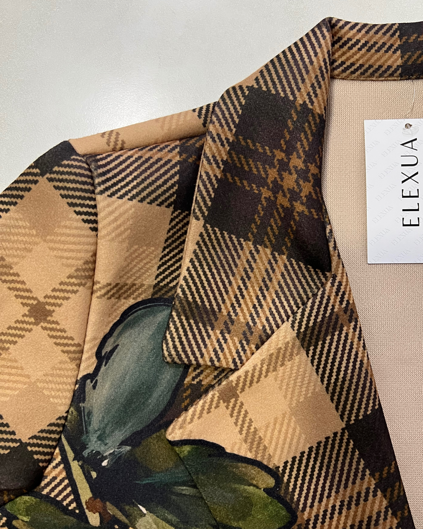 Gemusterter langer Trenchcoat