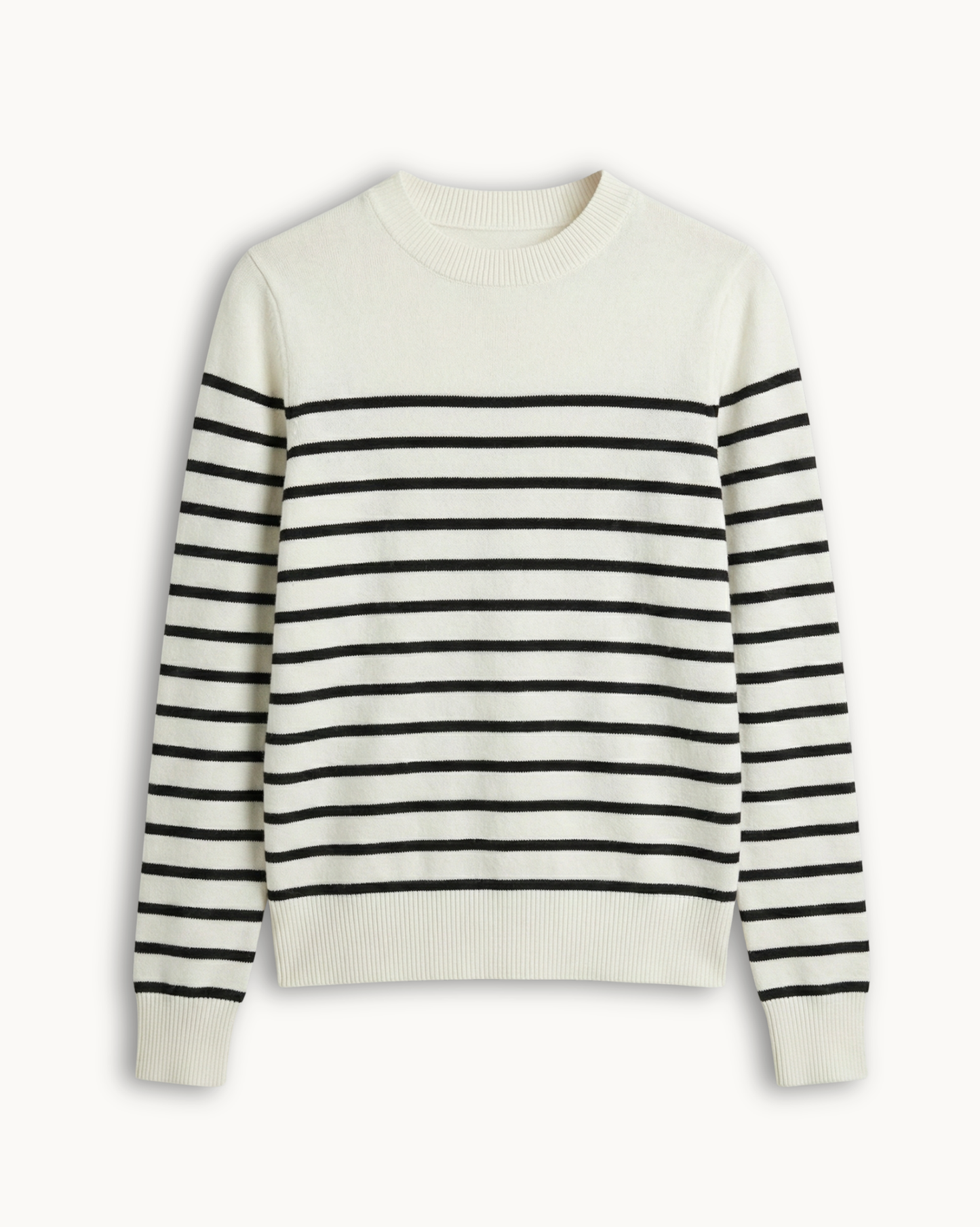 Produktfoto des gestreiften Pullovers flach liegend auf weißem Hintergrund.