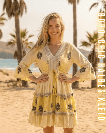 Sonnengelbes Tunikakleid im Boho-Stil mit schwarzen Ornamenten und Kordelzug.