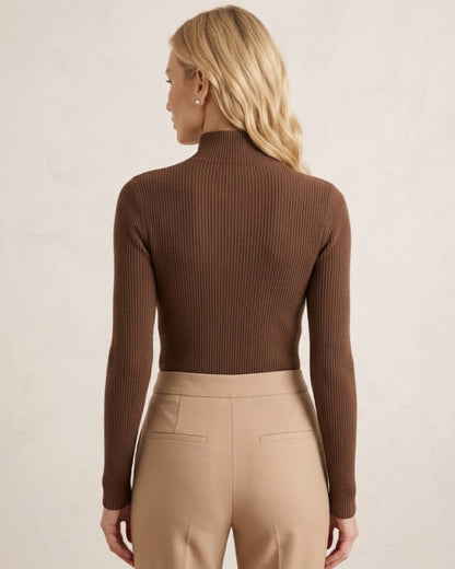 Feinstrick Ripp-Pullover Damen Braun – Rückenansicht mit Troyer-Kragen