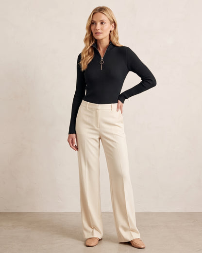 Feinstrick Ripp-Pullover Damen Schwarz – Frontansicht mit weiter Hose