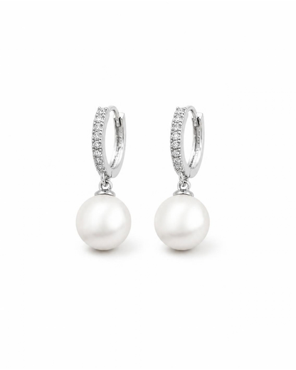 Damen-Creolen mit Perlenanhänger und Zirkonia in Silberoptik – Produktansicht