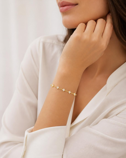 Unisex-Kleeblatt-Armband aus Edelstahl, 18 Karat vergoldet – Detailansicht