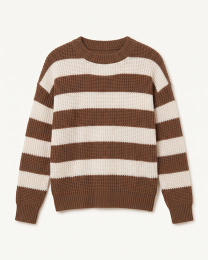Damen Strickpullover mit breiten Blockstreifen in Schokobraun und Cremeweiß freigestellt
