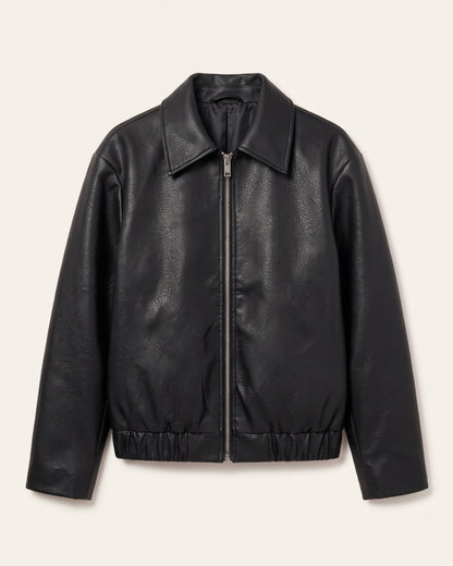 Schwarze Vintage-Kunstlederjacke für Damen mit Reverskragen, Metallreißverschluss und elastischem Saum freigestellt